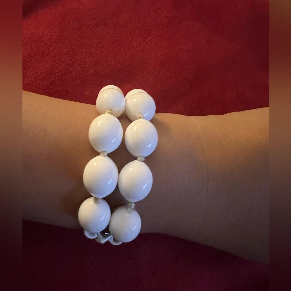TRIFARI Vintage White Bead Crown Bracelet - Picture 5 of 9